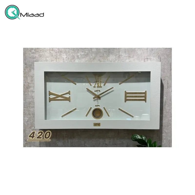 ساعت دیواری آرتا Arta کد 420، ساعت دیواری چهارگوش چوبی، دارای پاندول و اعداد لاتین، دارای موتور آرامگرد، رنگ سفید ساعت